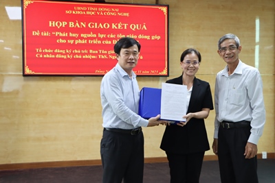 ​Handing over the Research Topic 